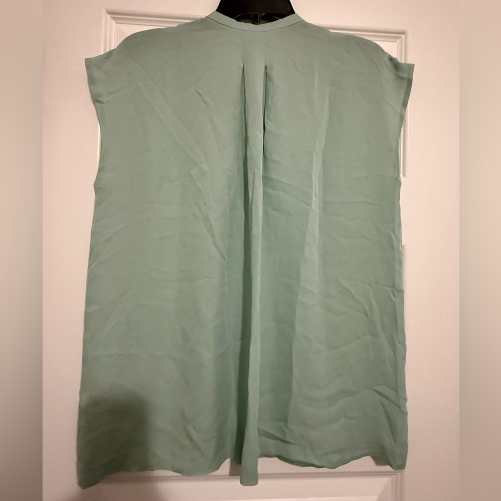 Vince Pleated Mint Green Sleeveless Silk Top Size Small - Picture 11 of 11